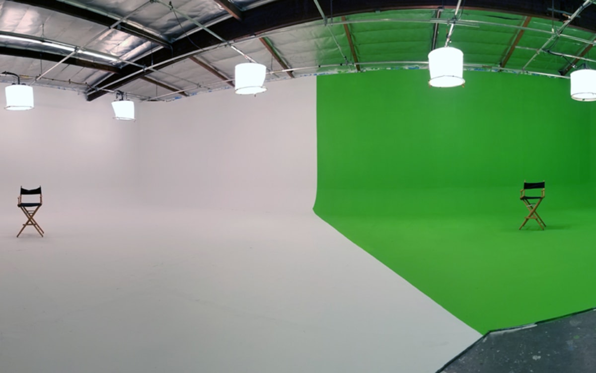 Full Studio Large White Cyc, Green Screen, Black Void 3in1