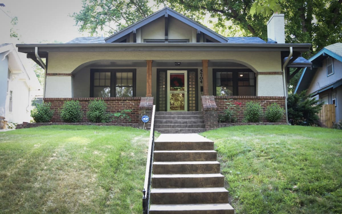 2 min.To Plaza Brookside Home in Historic Neighborhood, Kansas City, MO Production Peerspace