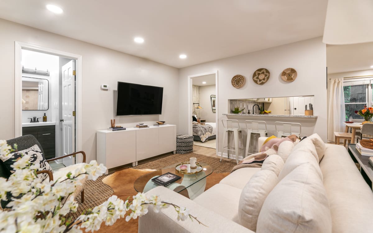 Wood's Edge Terrace Apartment in Inman Park, Atlanta, GA Production