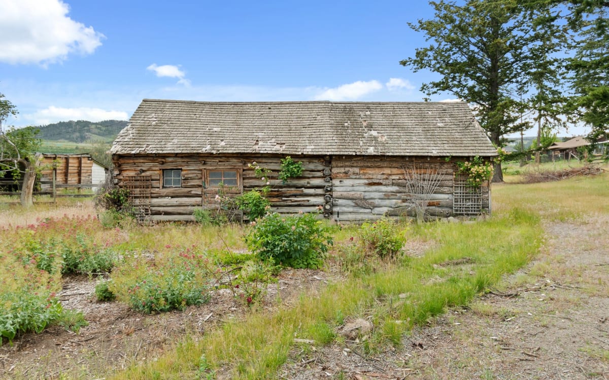 Old Orchard house Log barn, West Kelowna Production Peerspace