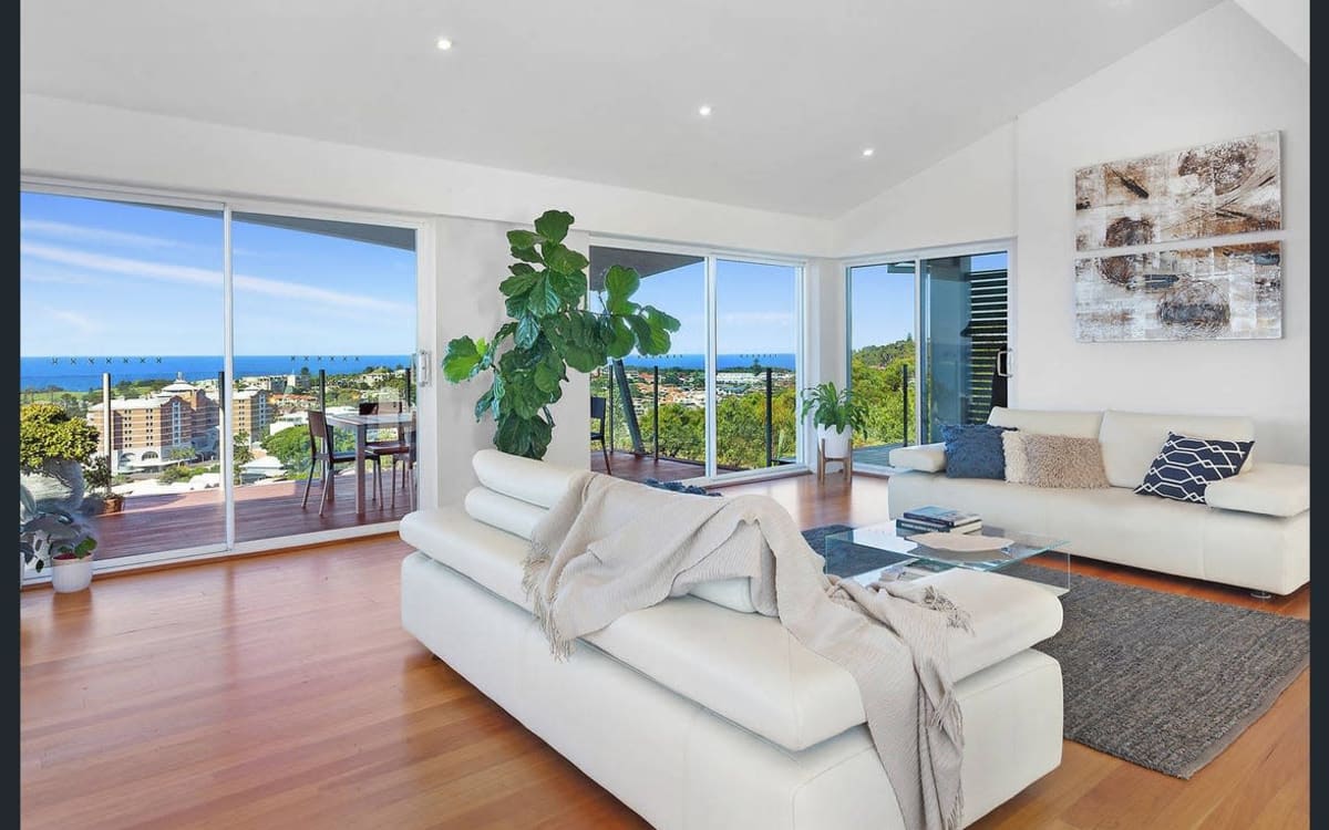 Luxury Home enhanced by Magnificent Ocean Views, Terrigal Production