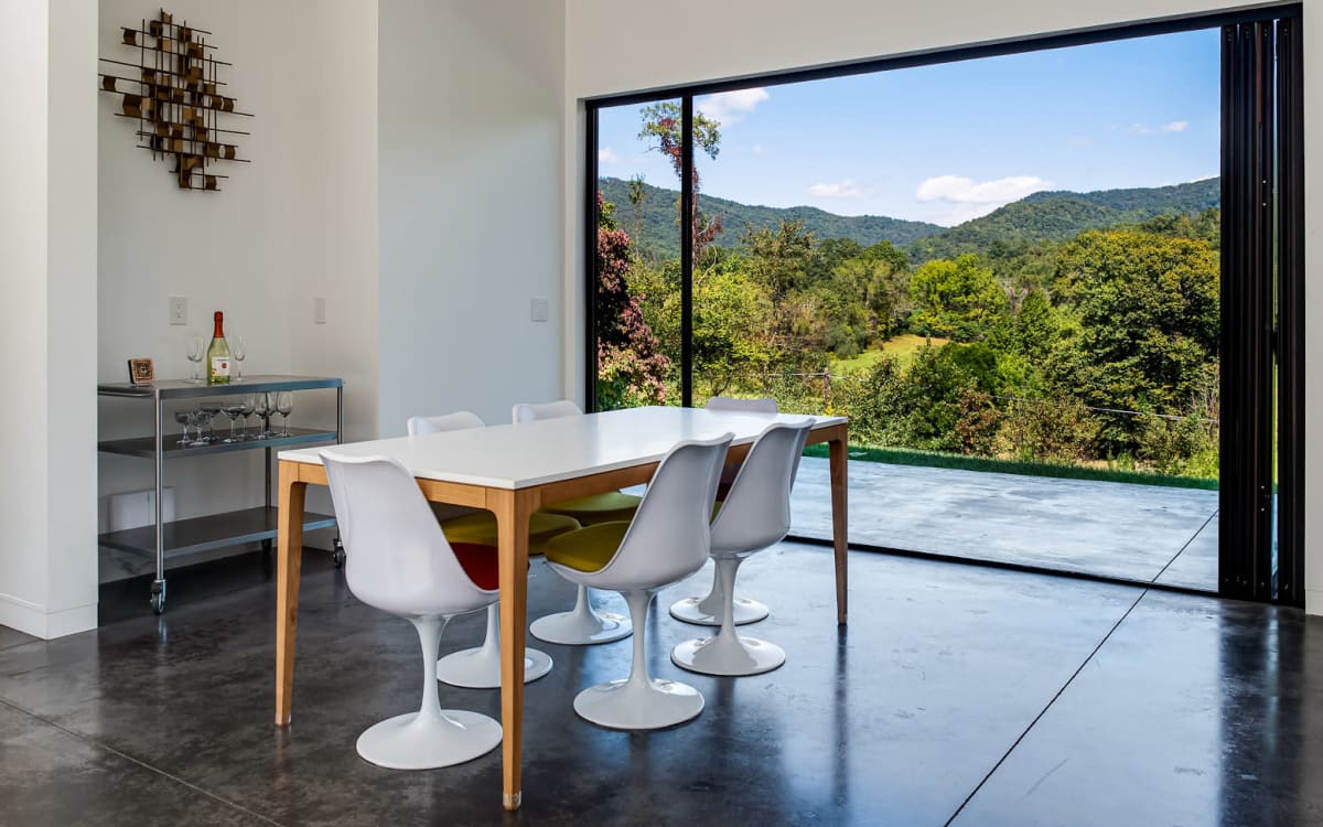Modern, Glass Bungalow. BEST views in Asheville!, Asheville, NC Off