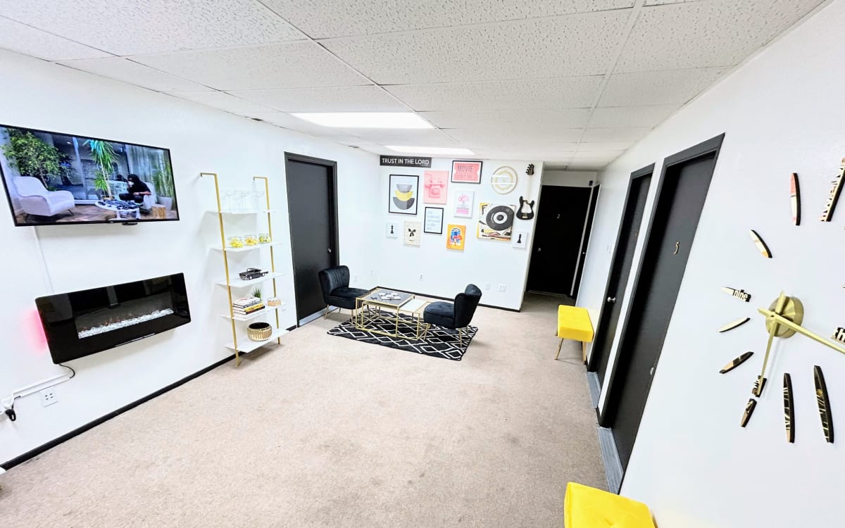 Mogul Life inc "Charming Venue for Sunday Brunch or Elegant Afternoon