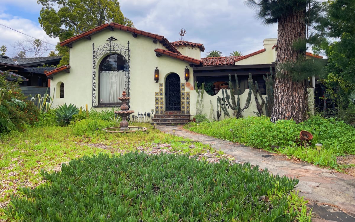 Historical Spanish Revival House with Vintage Furnitures beautiful