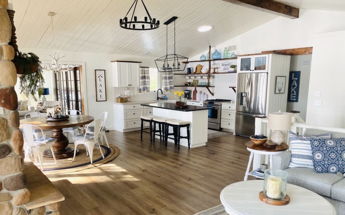 Charming Minnesota Lakeside Cabin Surrounded by Pines, Deerwood, MN