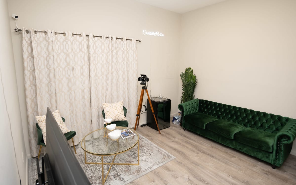 Mini Photo studio, Cockeysville, MD Production Peerspace