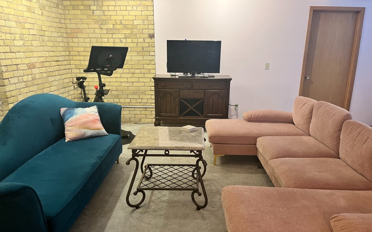 Art Nouveau Apartment in Summit Hill, St Paul, MN Production Peerspace