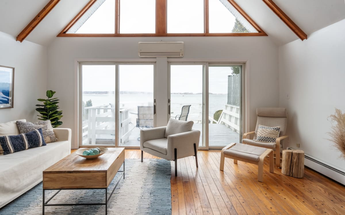 The Harbor House Charming home with waterfront view!, Centerport, NY