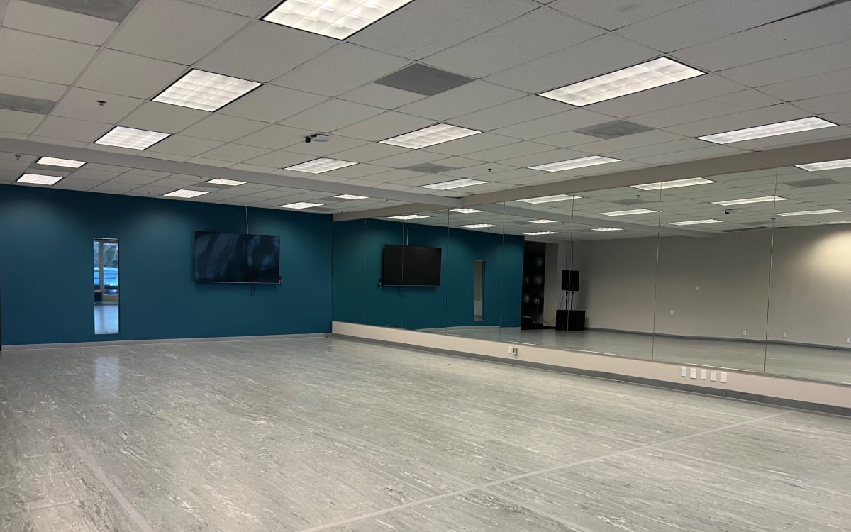 Elegant and quiet space next to the Flatirons mall., Broomfield, CO Production Peerspace