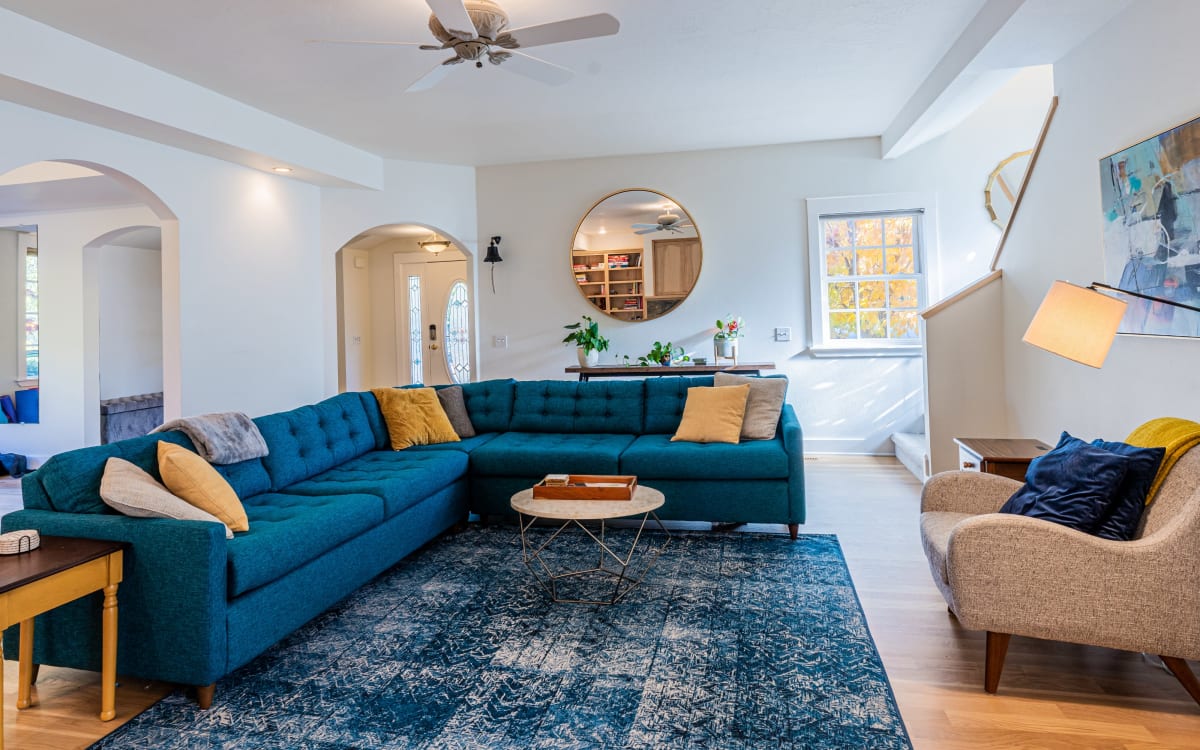 Large Luxury House with Seasonal Pool, Ashland, OR OffSite Peerspace