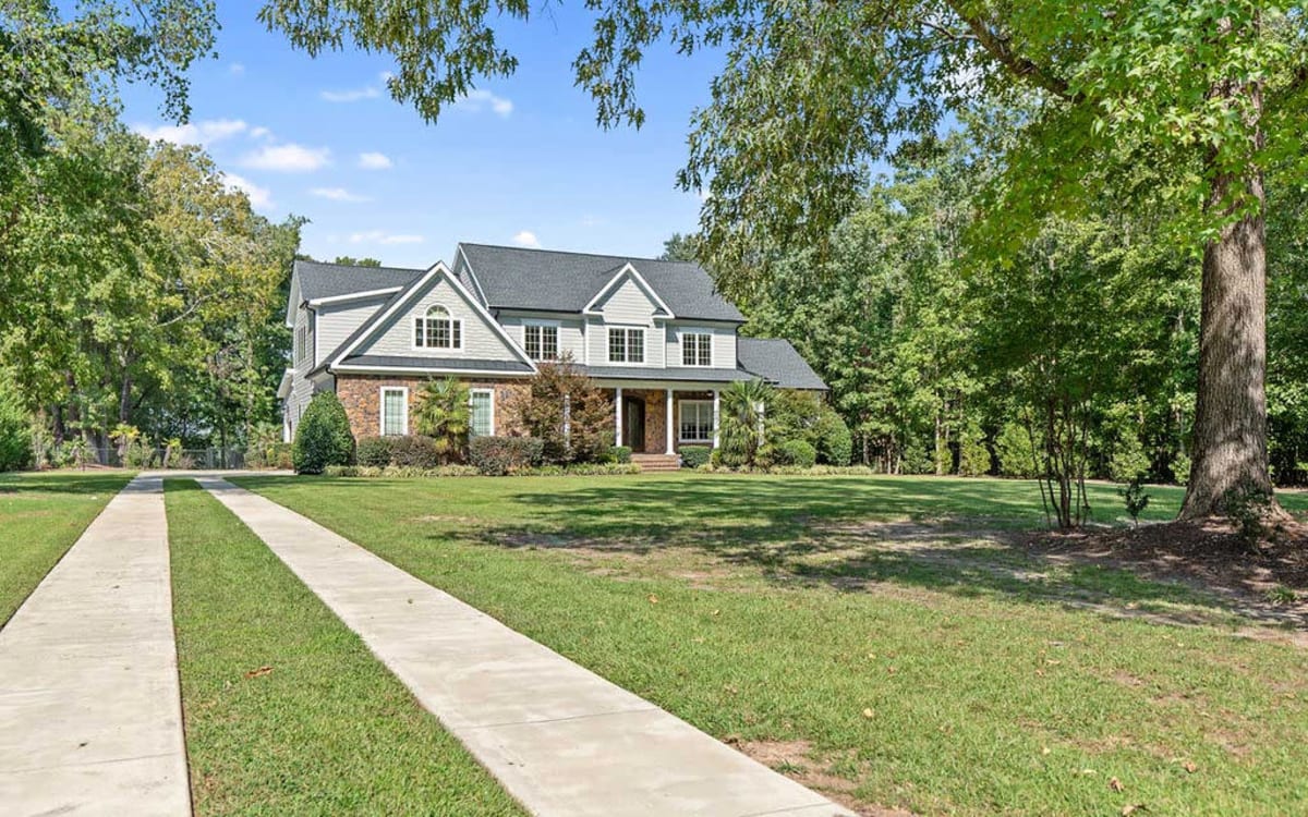 Luxury Villa with Lake View, Pool, and Huge Back Yard!, Apex, NC