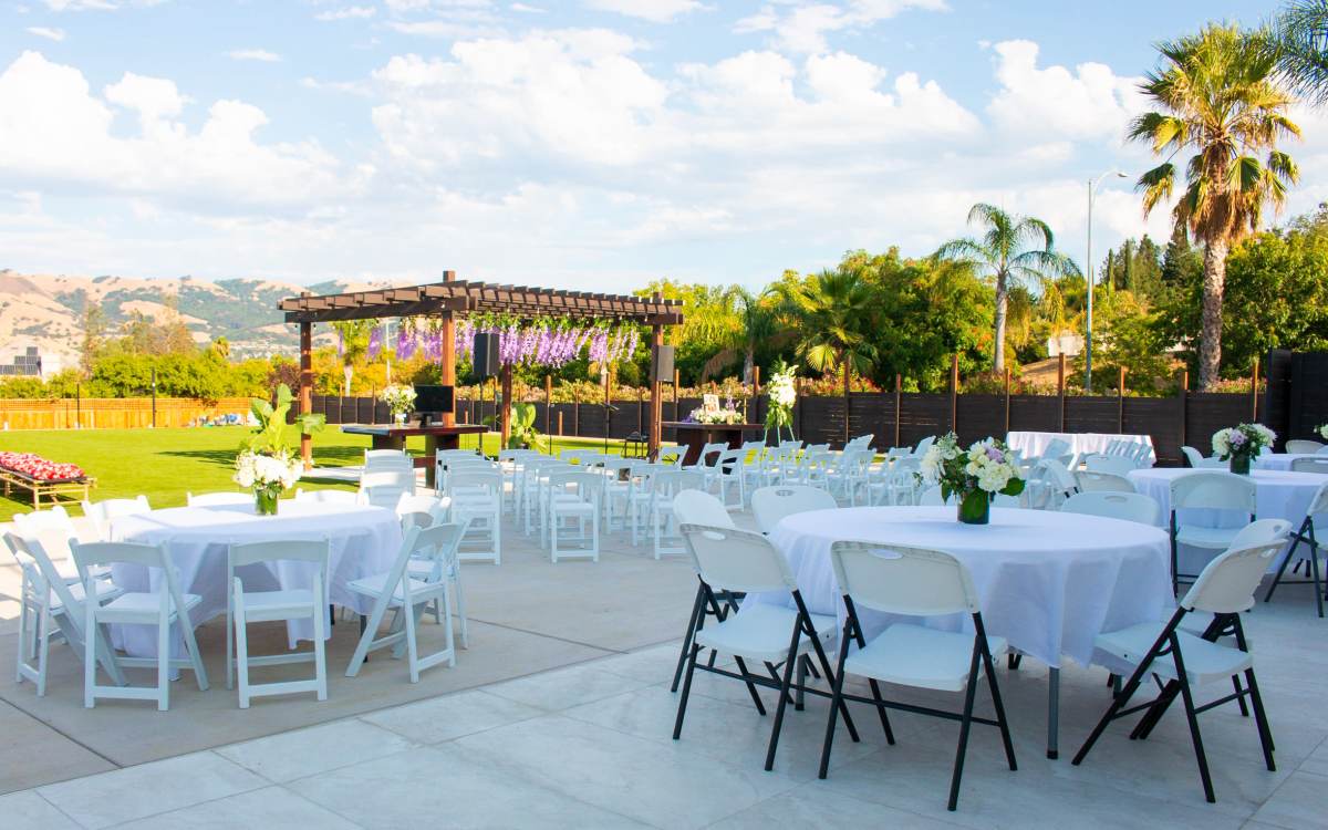 Huge backyard overlooking Mission Hills perfect for weddings, parties