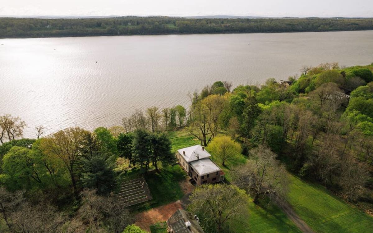 Malden Sur Hudson Majestic Estate on the Hudson, Saugerties, NY