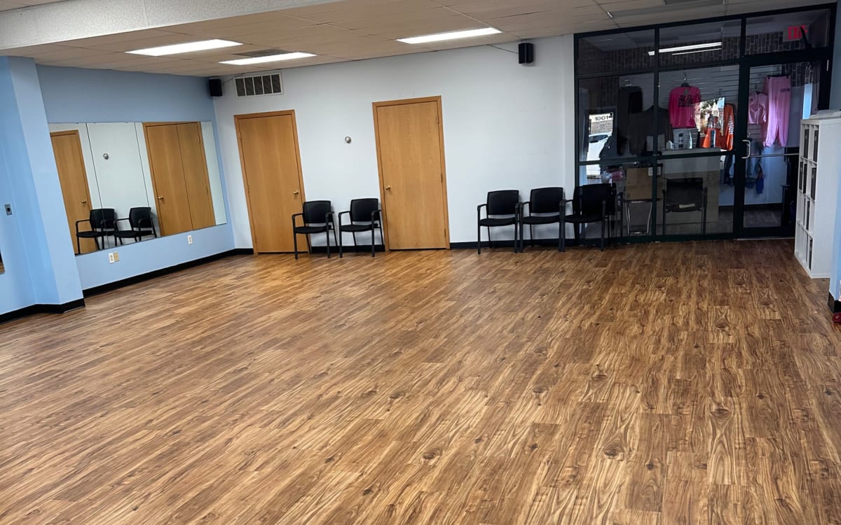 Urban Dance Studio With Spacious Space and Great View, Fargo, ND