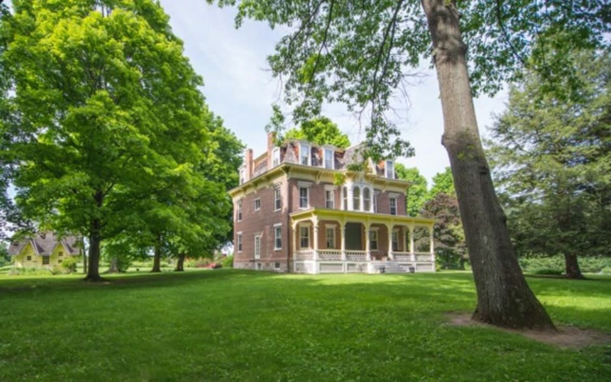 Hudson Valley Tricentennial Farm with Formal Gardens, multiple Barns