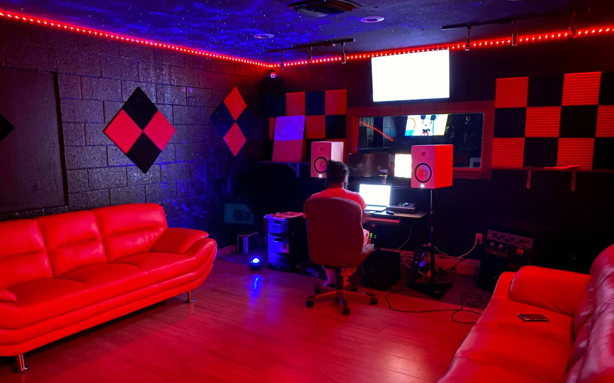 Downtown Area Recording Studio, Las Vegas, NV Production Peerspace