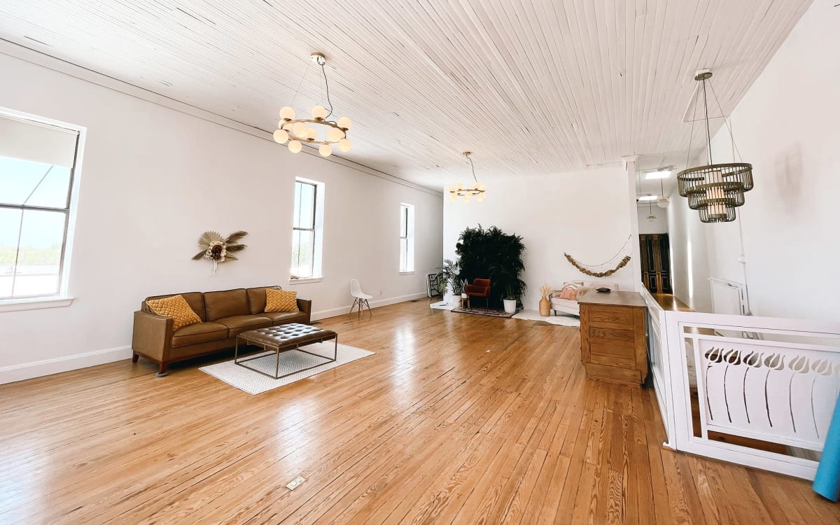 The Ville Studio Downtown Natural Light Loft Studio, Farmersville, TX