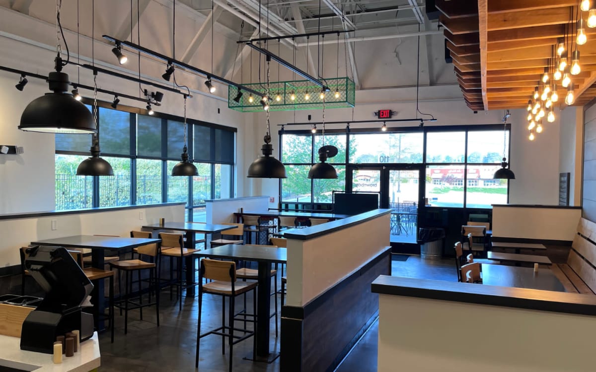 Nice welllit dining space on Gunbarrel Road., Chattanooga, TN