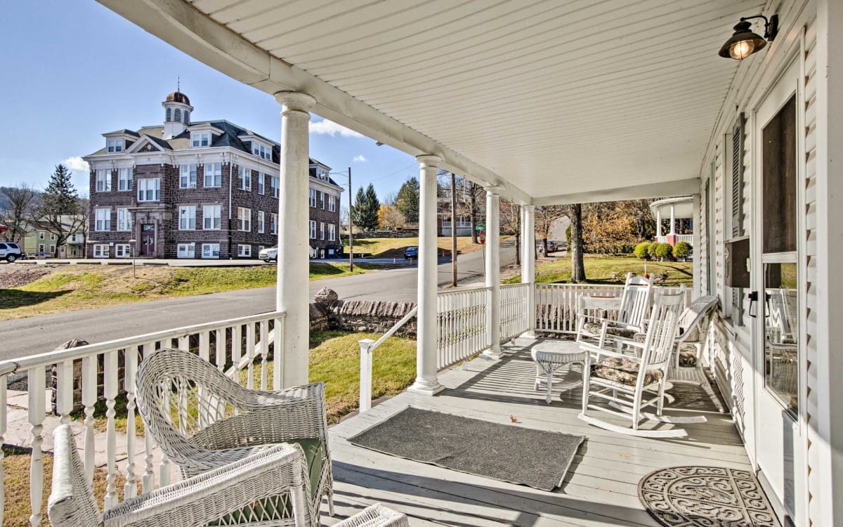 Poconos Victorian Home Perfect for a Company Retreat!, White Haven