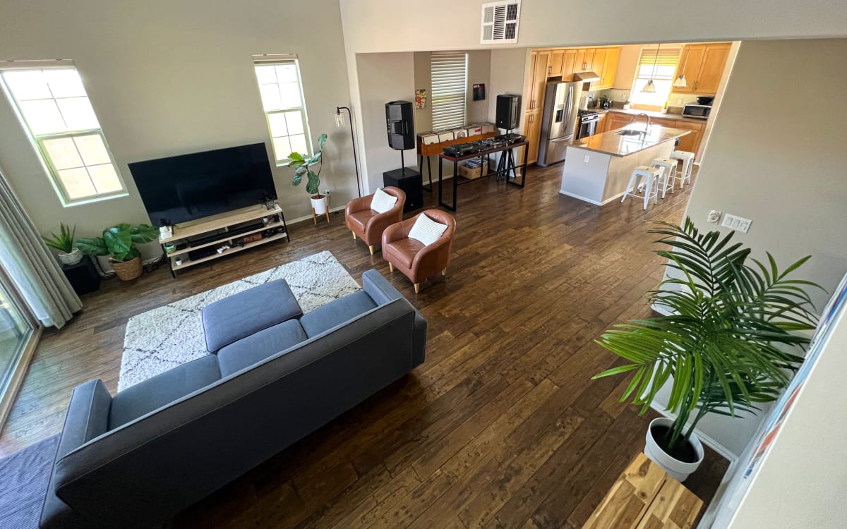 Musicians Condo, Signal Hill, CA Production Peerspace