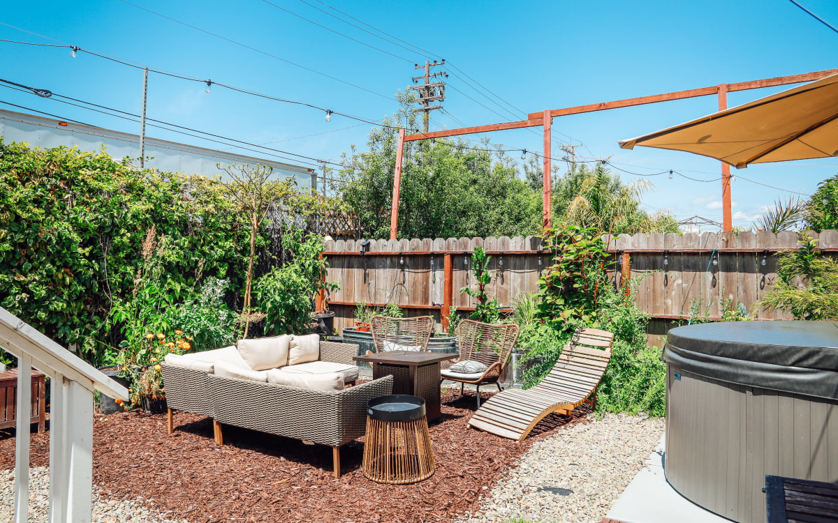 Modern Urban Tropical Garden, Hot Tub, Outdoor Shower, Fire Pit