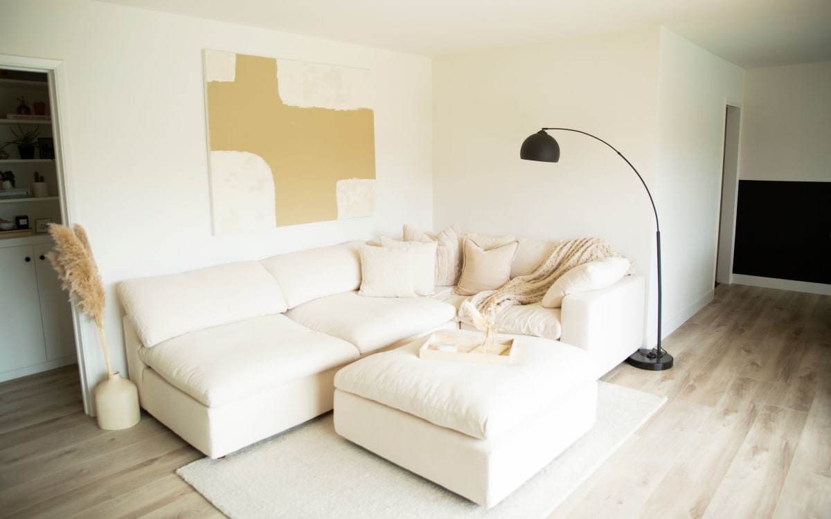 Light and Airy Modern Beach Town Condo in the Heart of Bird Rock, La