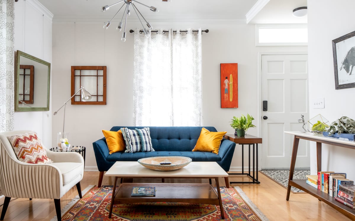 Cabbagetown Peach Historic, Renovated Furnished Rental Townhome at