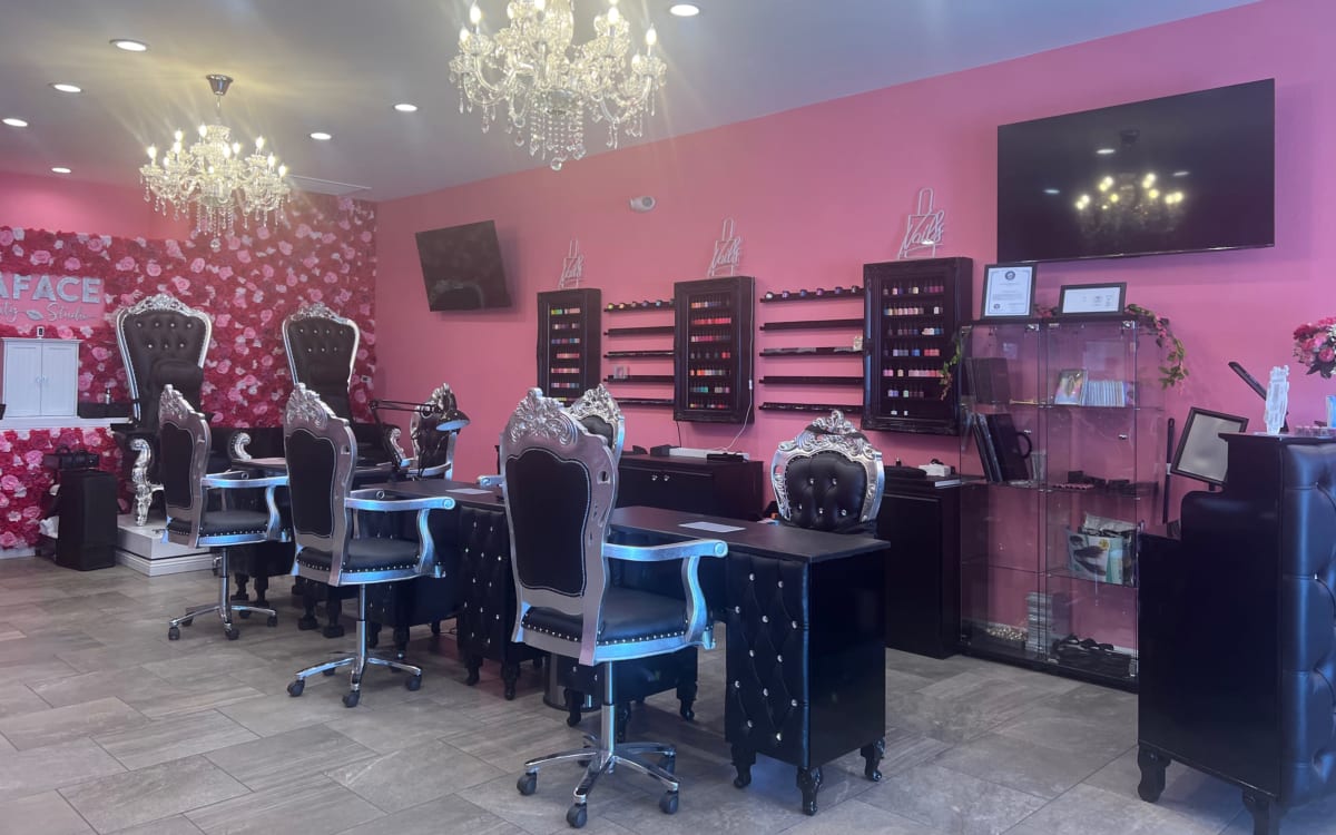 Pink Luxurious Beauty Salon Near Las Vegas Strip Las Vegas Nv Production Peerspace 5430