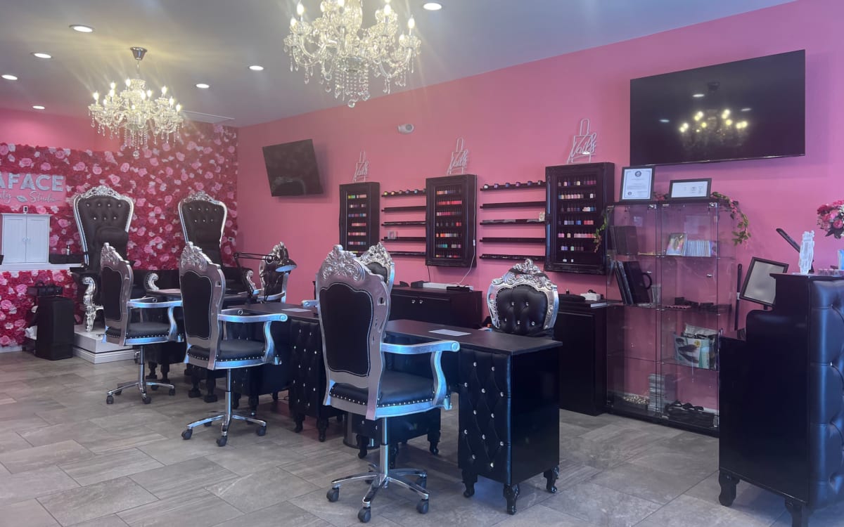Pink Luxurious Beauty Salon Near Las Vegas Strip, Las Vegas, NV