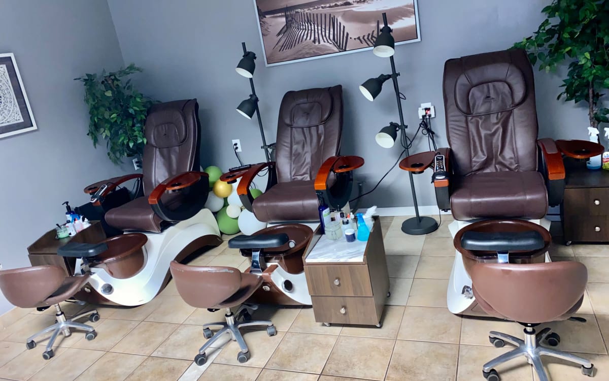 Quaint Nail Studio In Desirable Troy, Troy, MI Production Peerspace
