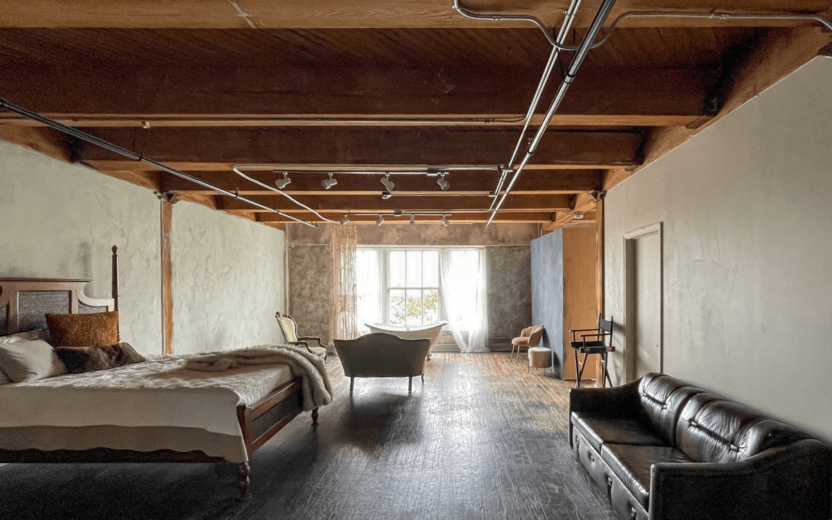 NSR LOFT 2 // Downtown Loft with Natural Light and Modular Vintage