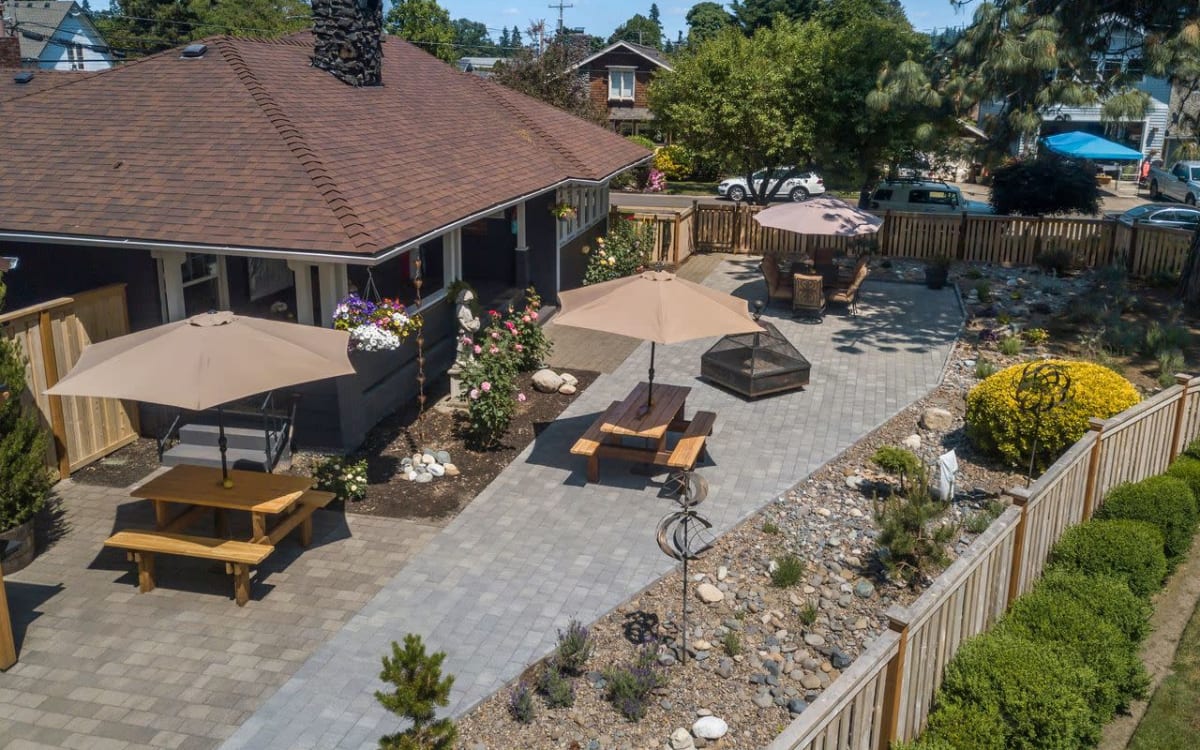 Clackamas River Bohemian with outdoor space 20 min from Portland