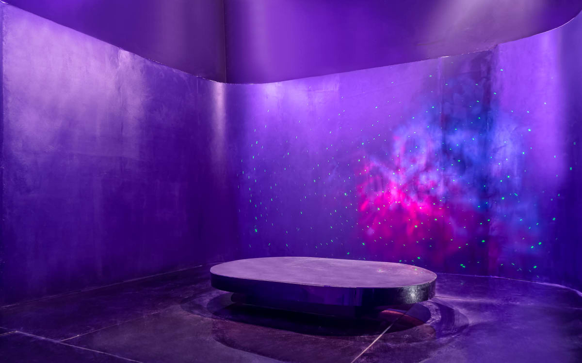 Van Nuys Prelit & Soundproof, Turntable, Music Video Black