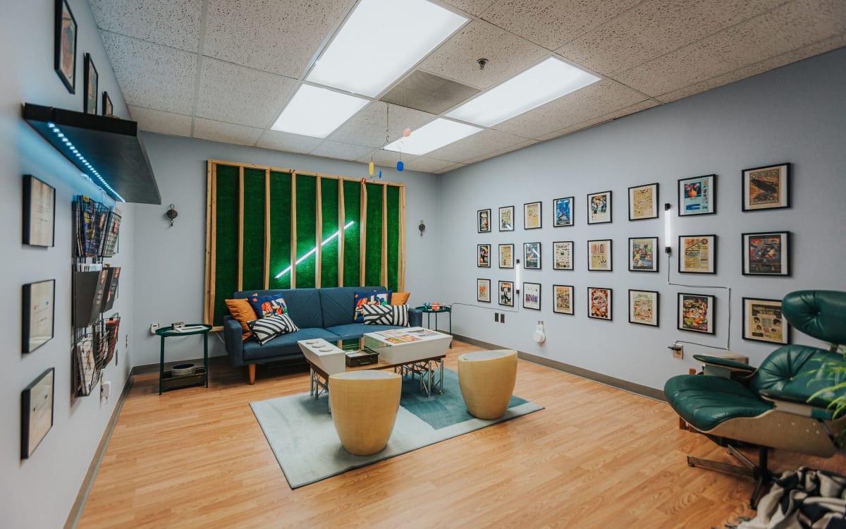 Cozy MidCentury Modern/Industrial style room in Allentown, Allentown