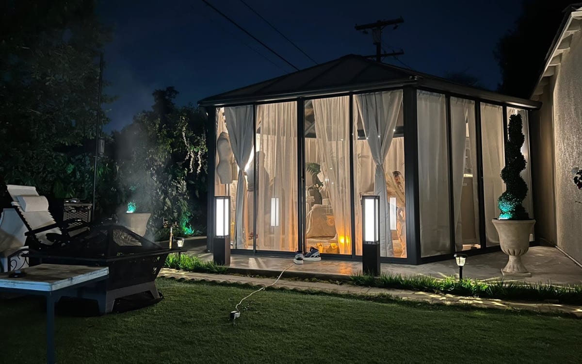 Dreamy 360 Glass House with a Stunning Garden for