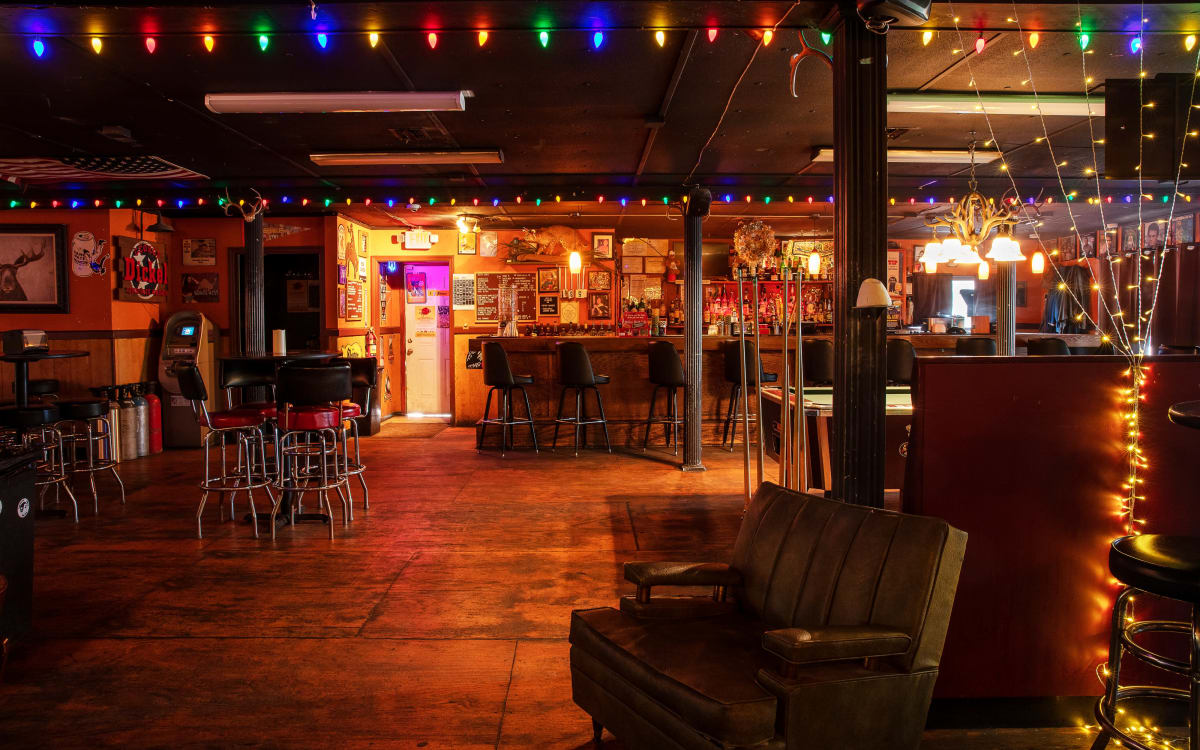 Local Dive Bar Music Venue with 70's throwback vibe, Madison TN, TN