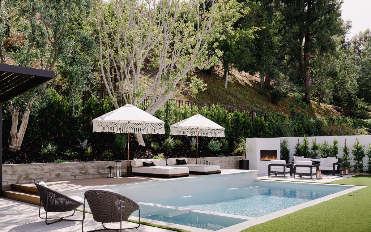 Calabasas Traditional with Beautiful Design and Yard/Pool, Calabasas