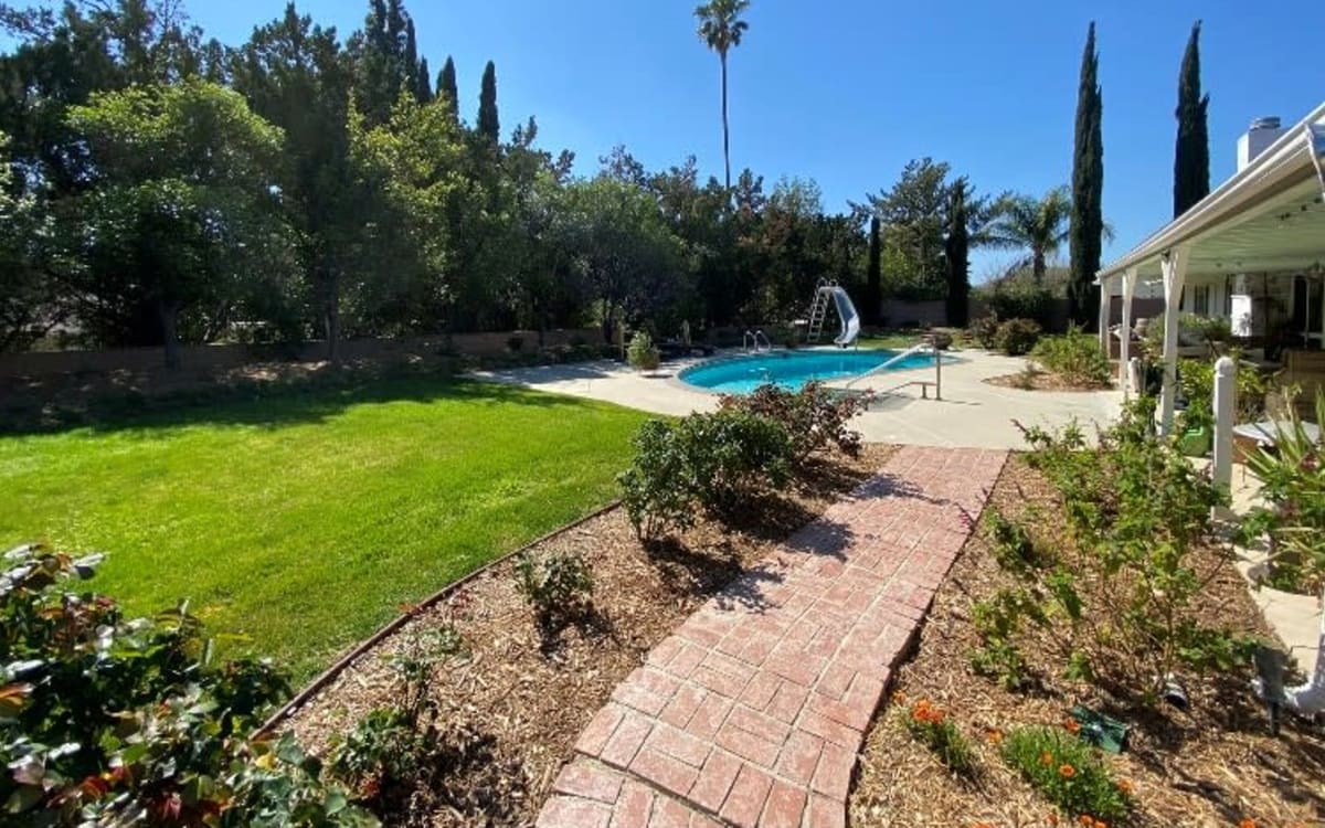 Spacious upgraded atomic ranch with huge open yard and pool, Chatsworth