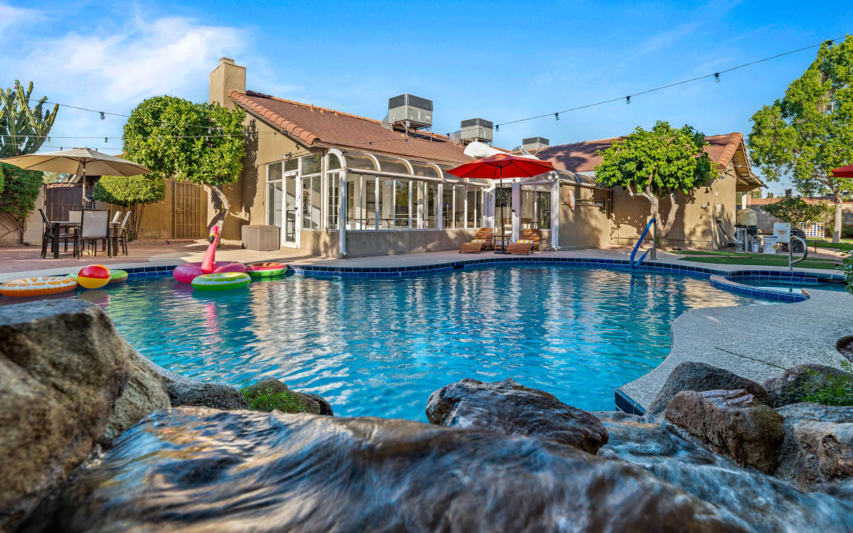 Beautiful, Modern Home with a Game Room, Heated Pool, Jacuzzi, and Mini