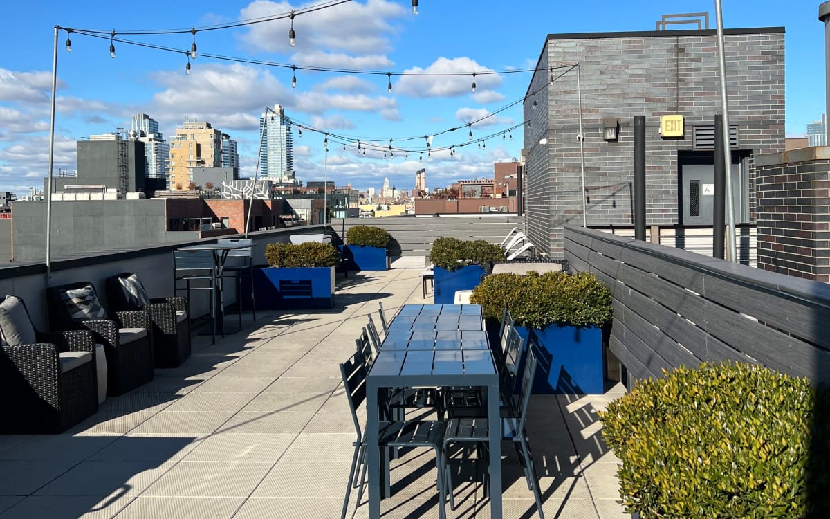 Cozy Williamsburg Rooftop Deck with Skyline Views!, Brooklyn, NY