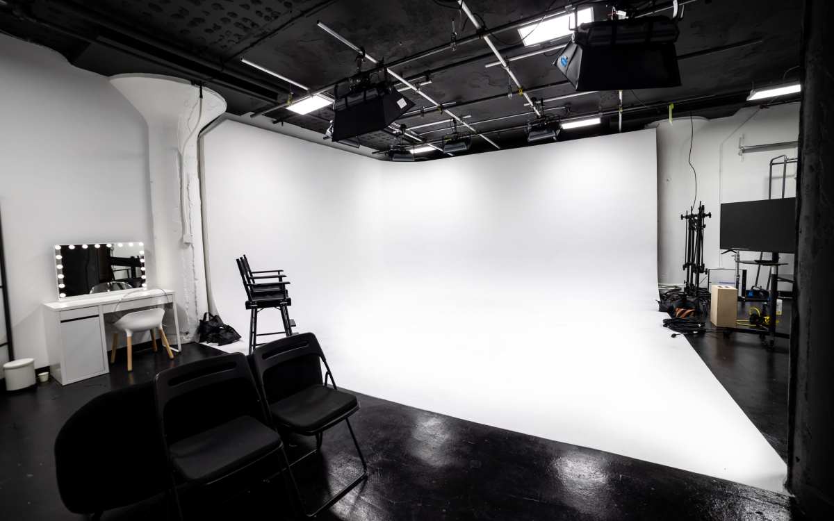 NE Mpls Corner Cyc Studio, Minneapolis, MN | Production | Peerspace