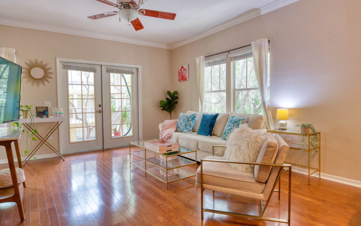 Chic Haile Village Condo, Gainesville, FL OffSite Peerspace