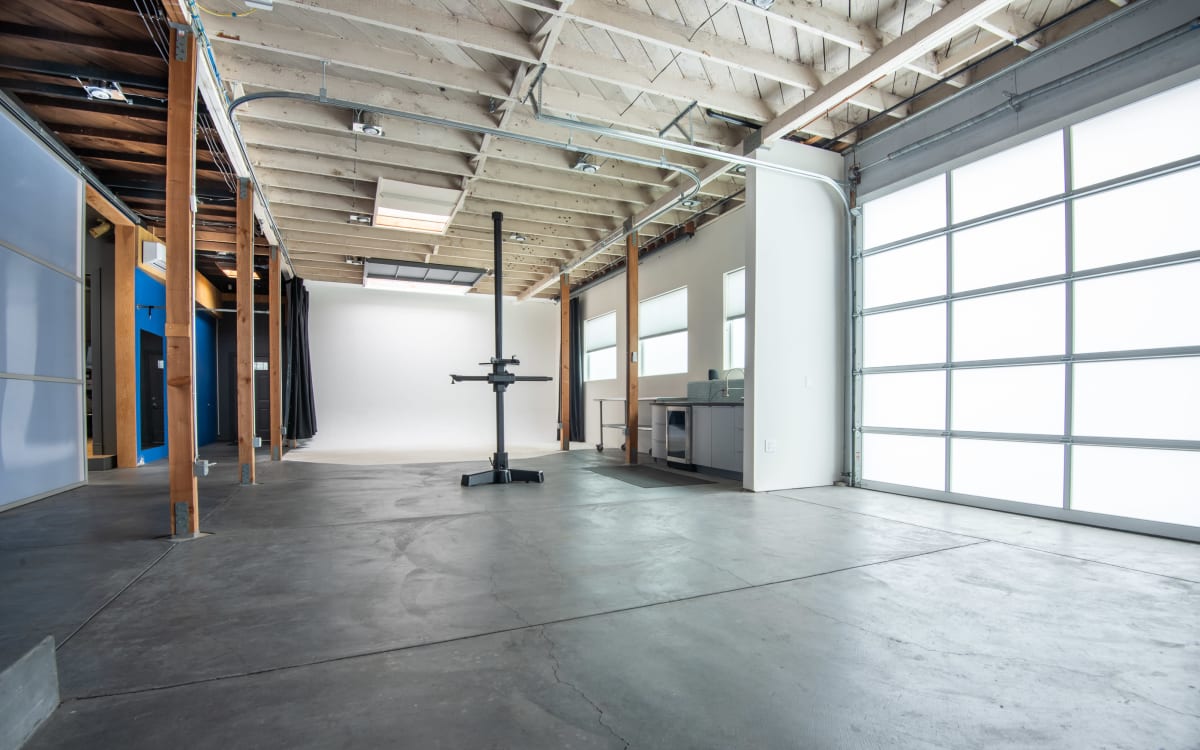 Pro Photo & Video Studio in Emeryville/N. Oakland Loads of Rental