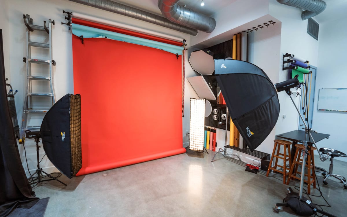 Everything You Need to Know About Using a Ring Light for Photography -  Peerspace