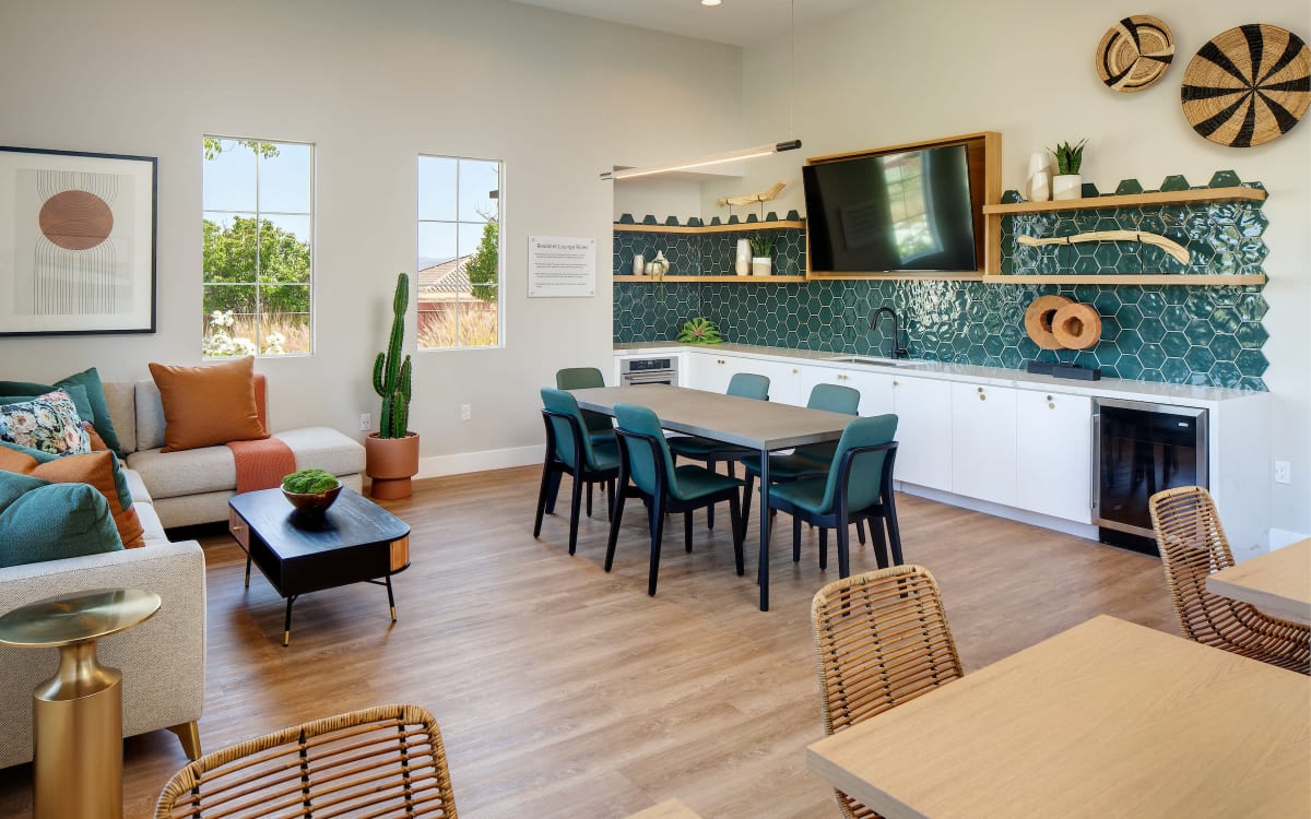 Eclectic Lounge with Entertaining Kitchen & Plentiful Seating, Simi