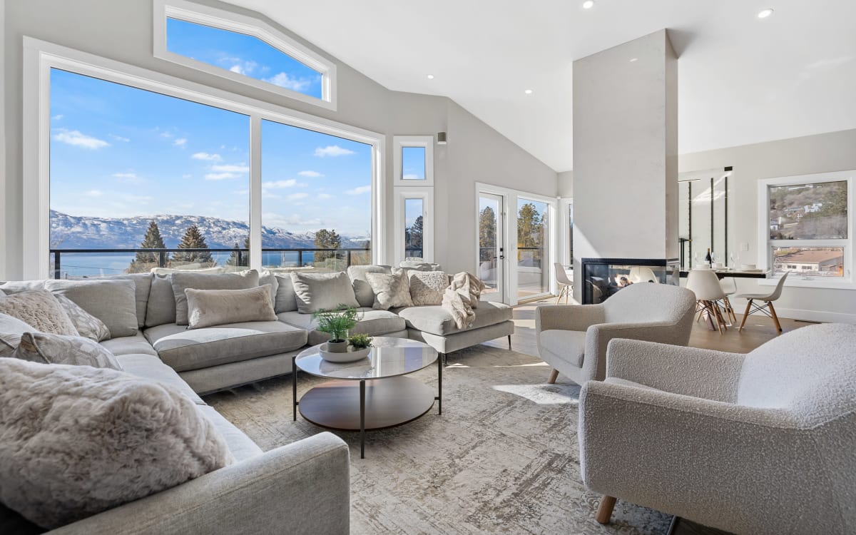 Luxury 5 Bedroom house with a Pool and Sauna, West Kelowna OffSite