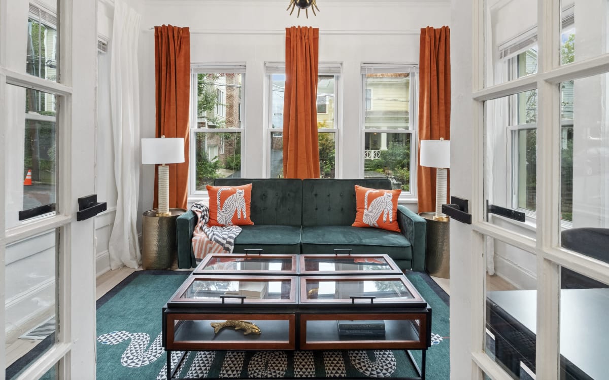 Field of Gold Chic Furnished Rental Apartment with King Bed in Little