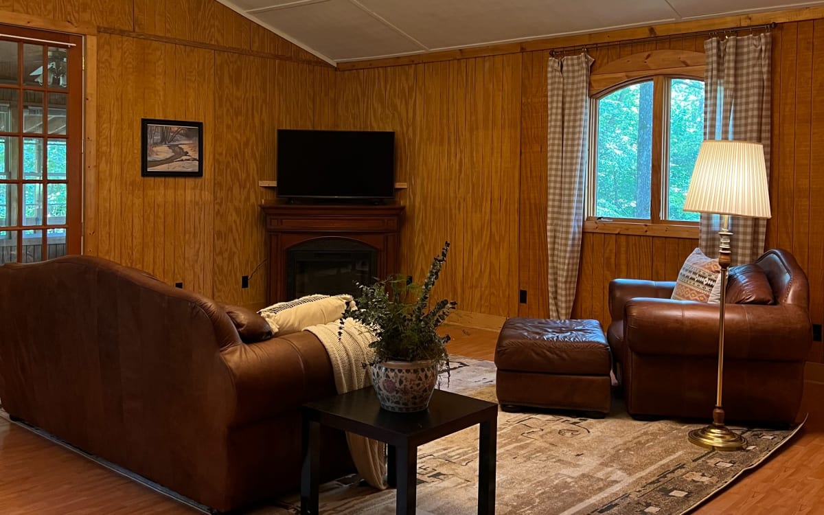 Rustic and spacious cabin set in the woods, Monteagle, TN OffSite
