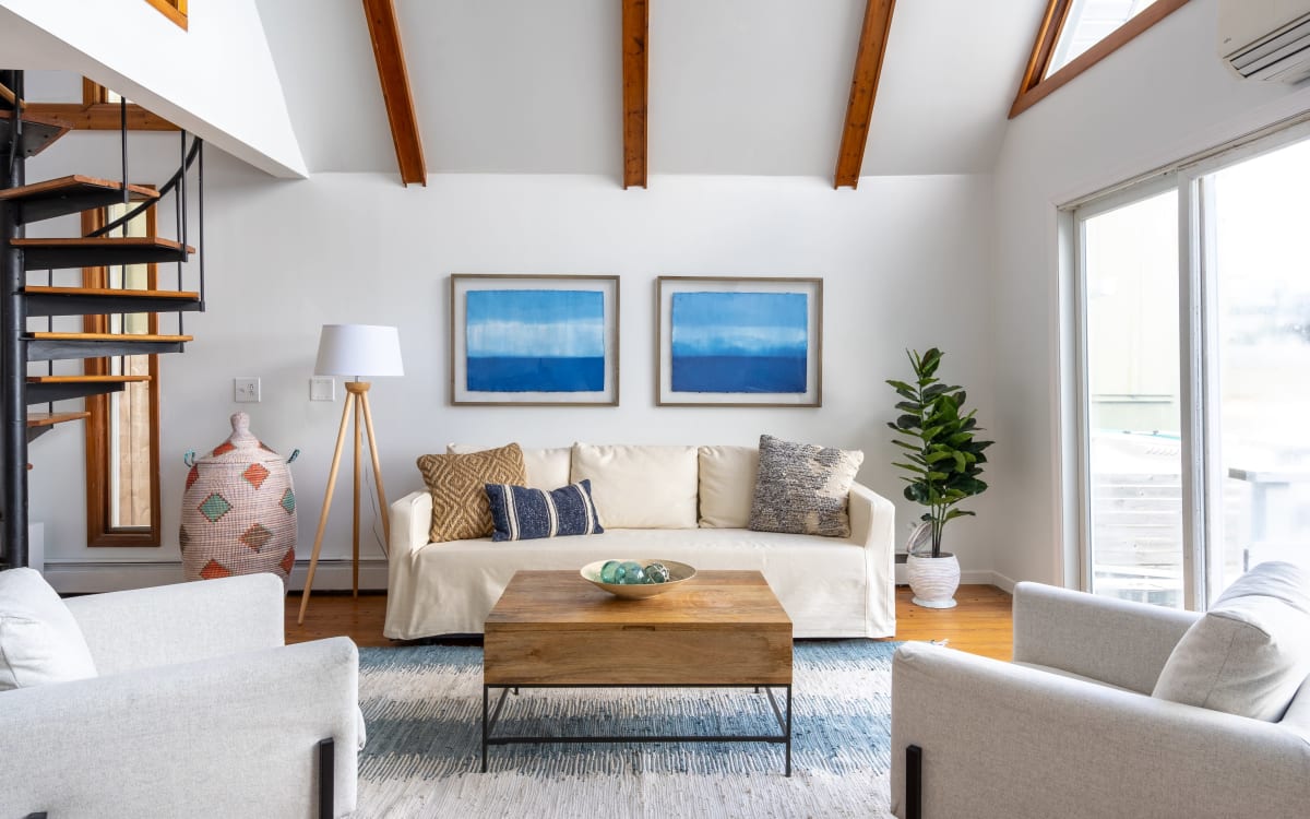 The Harbor House Charming home with waterfront view!, Centerport, NY