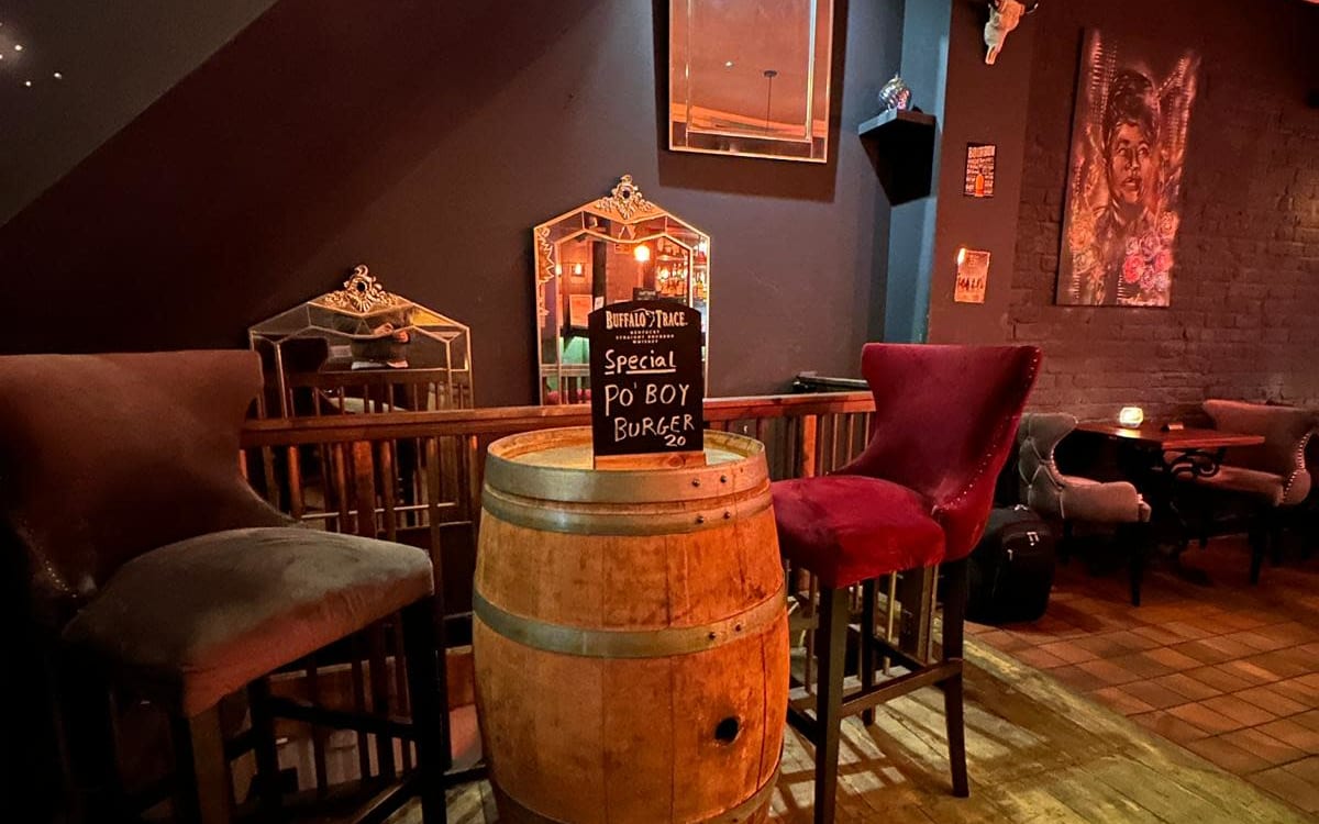 Eclectic, Nouveau Dive Bar in East London, London Production Peerspace